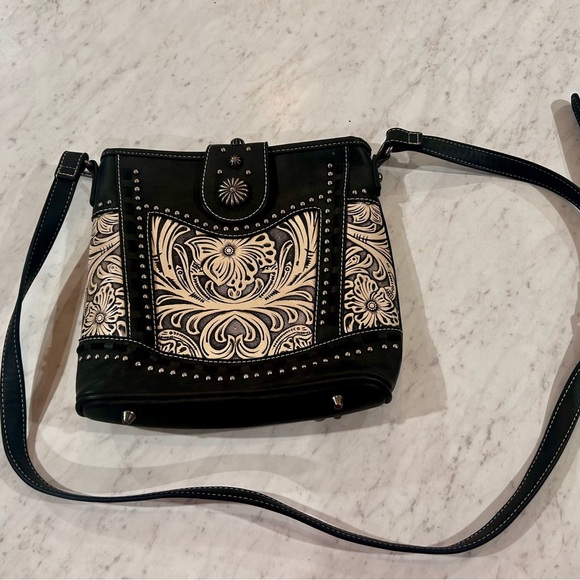 Trinity Ranch crossbody - Picture 2 of 4